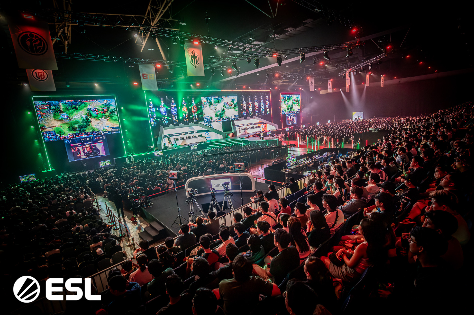 金色雨为你们而下！Dota2 2025年的世界冠军——[战队名]！